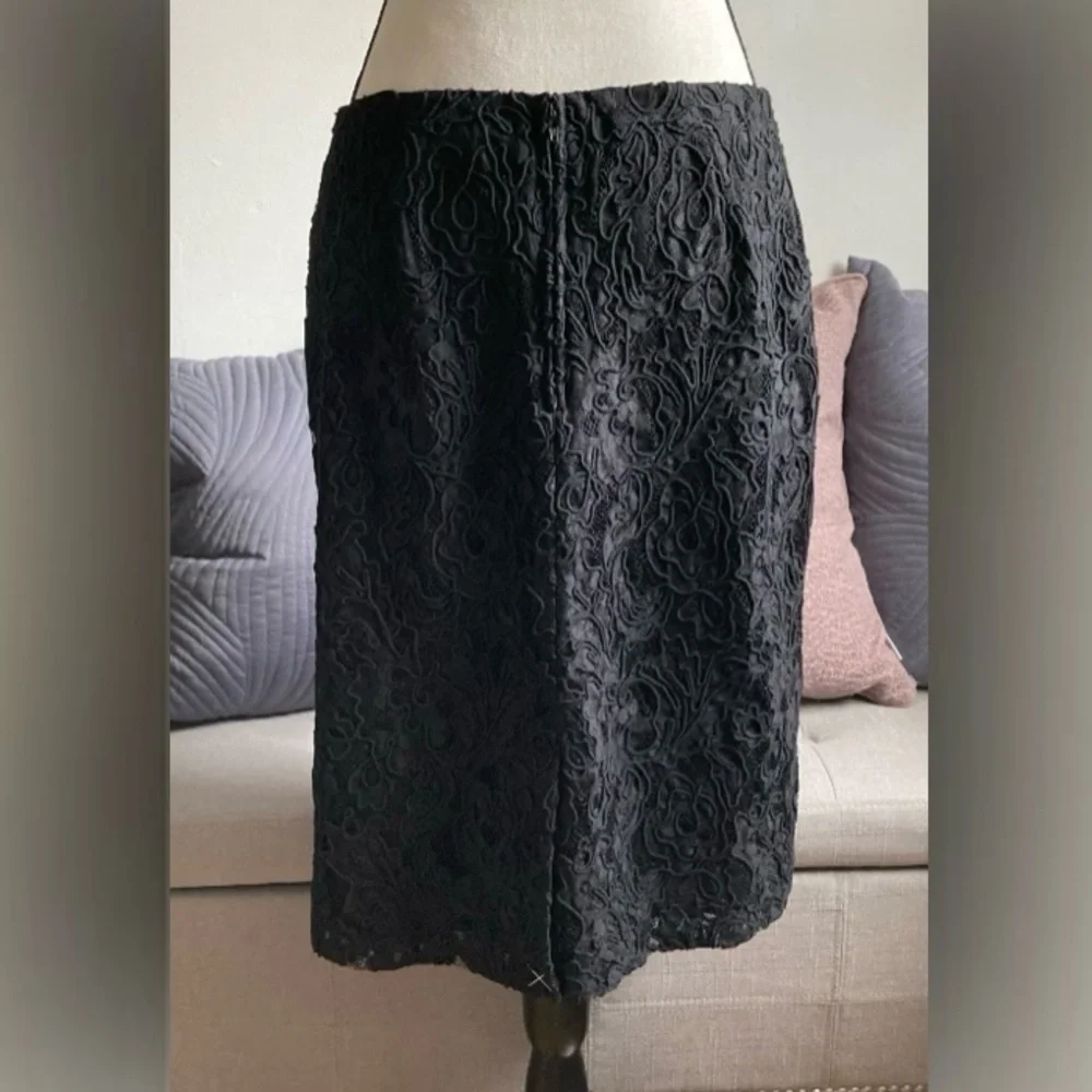 NWT Talbots black lace evening /cocktail skirt. Lace overlay/black lining Size 8